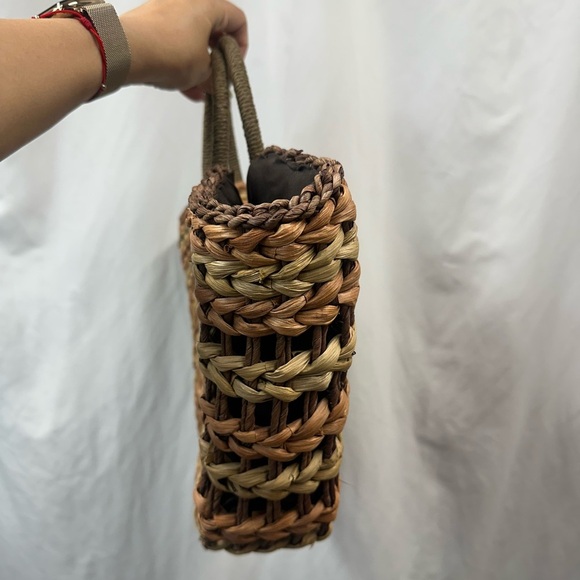 Woven Rattan purse with a button closure and wrapped handles - Picture 3 of 6